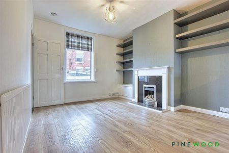 2 bedroom end of terrace house to rent - Photo 2