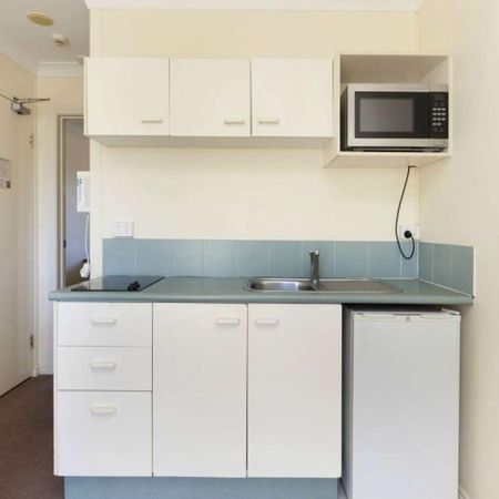 Partly Furnished South Brisbane Unit - Photo 3