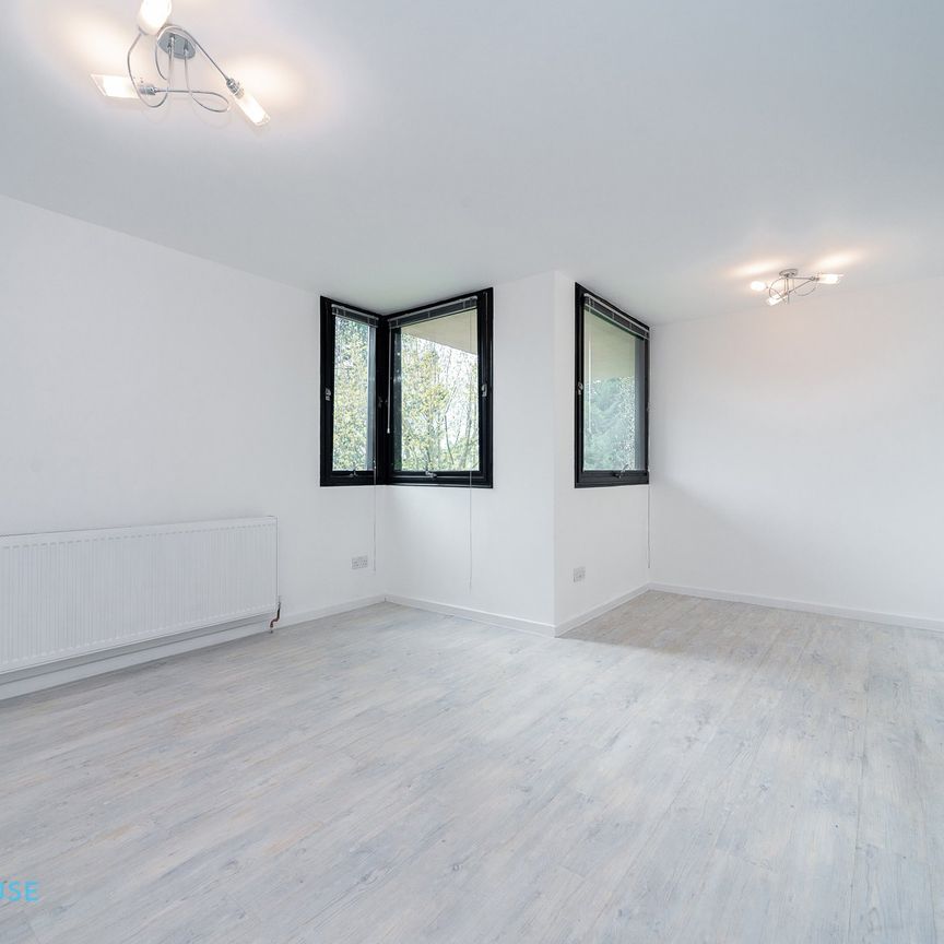 Chandos Way, London, NW11 - Three Bedroom Flat To Rent - £577pw / £2,500pcm - Photo 1