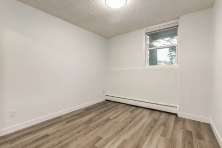 1 Bedroom - Photo 5