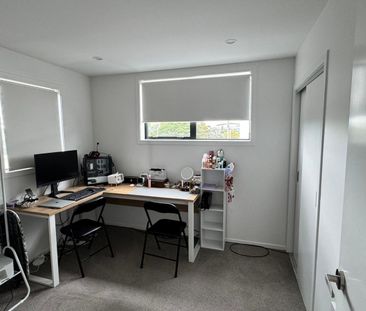 Modern, Sunny, Private and Fully Fenced Townhouse - Photo 3