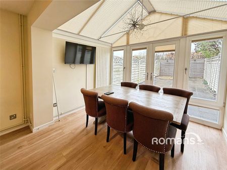 Orchard Drive, Wooburn Green, High Wycombe, HP10 - Photo 3