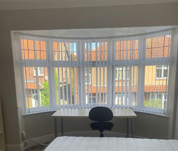 Semi-detached house to rent on - Photo 2