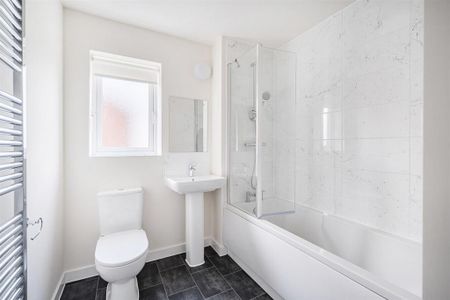 4 bedroom detached house to rent - Photo 5