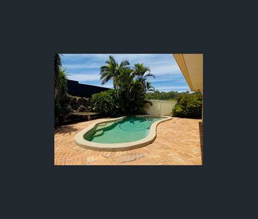 FAMILY HOME IN GREAT LOCATION WITH POOL - Photo 6