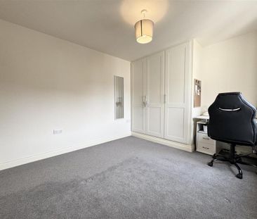 3 bedroom end of terrace house to rent - Photo 4
