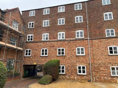 Schooner Wharf, Old Market, Wisbech, PE13 - Photo 2