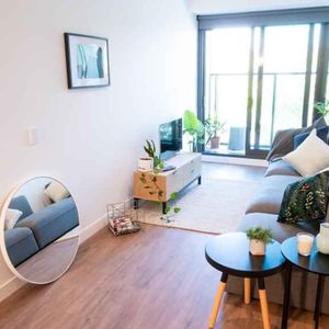 3 Bed Apartment Top Floor - Photo 2