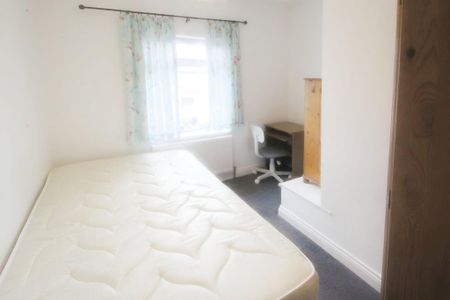 3 bedroom terraced house to rent - Photo 5