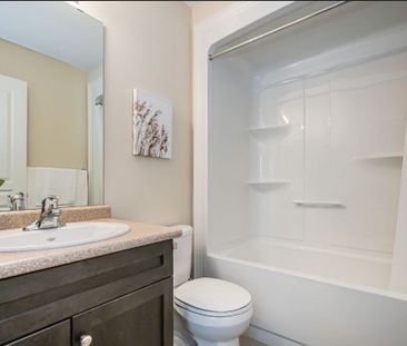 For Lease - 194 Eaglecrest Street Unit# Main Floor, Kitchener, Ontario - Photo 2