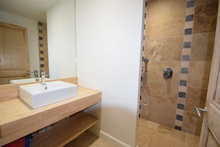 Location vide, Appartement T2 de 36.20m2 + cellier au RDC d'un immeuble entièrement réhabilité. ( Place Cathédrale St Jean - 66 000 PERPIGNAN) - Photo 3