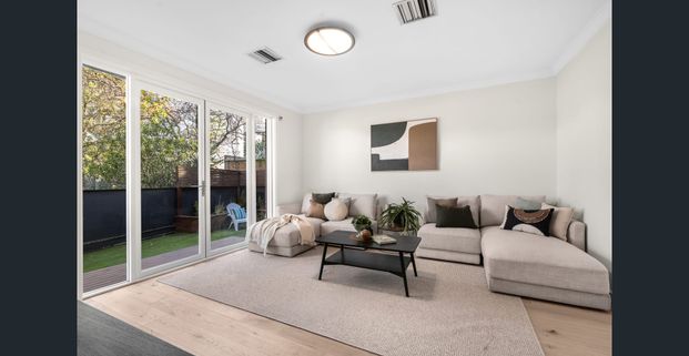 A Burnley jewel with impressive privacy - Photo 1