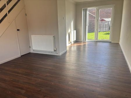 2 bedroom semi-detached house to rent - Photo 2