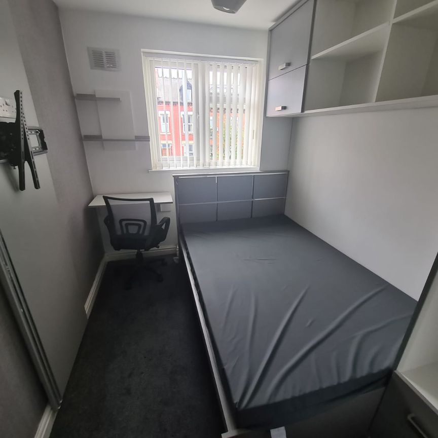 3 Bed - 49 Woodsley Road, Hyde Park, Leeds - LS6 1SB - Student - Photo 1