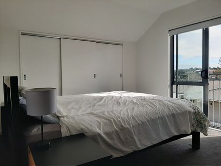 Spacious Family Home in Massey - Photo 4