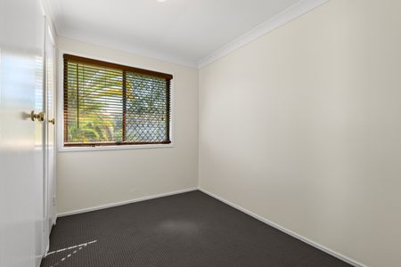 8 Phie St, Loganlea QLD 4131 - House For Rent | Domain - Photo 4