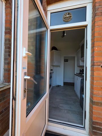 2 Bed Flat, Longley Road, HA1 - Photo 2