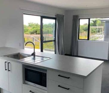 WESTPORT - 2 BEDROOM INCLUDING APPLIANCES - Photo 3