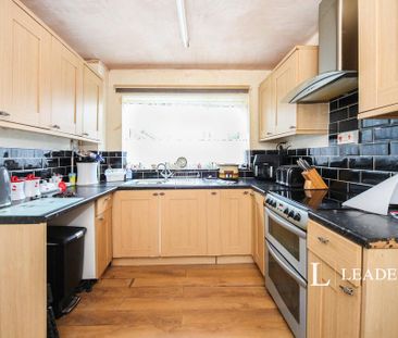1 bedroom in a house share to rent - Photo 5