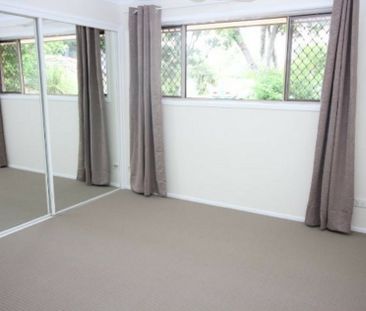 AFFORDABLE LIVING IN CARRARA DUPLEX - Photo 2