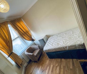 1 bedroom in a house share to rent - Photo 4