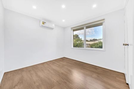 “Newly Renovated-Close to Craigieburn Station!” - Photo 5