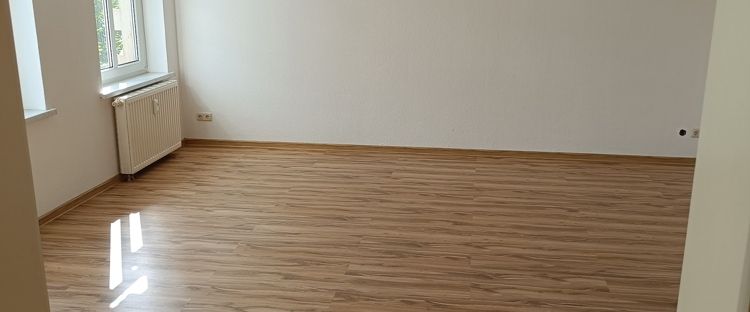 Schön geschnittene 3-Zimmer-Wohnung mit EINBAUKÜCHE, Personenaufzug, BALKON und Gäste-WC zu vermieten! - Foto 1