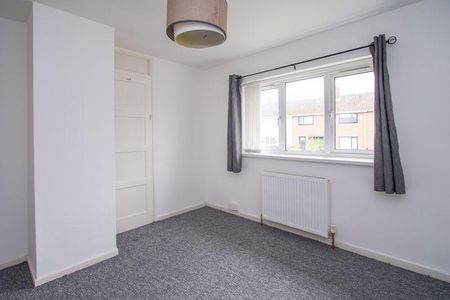 3 bedroom end of terrace house to rent - Photo 4