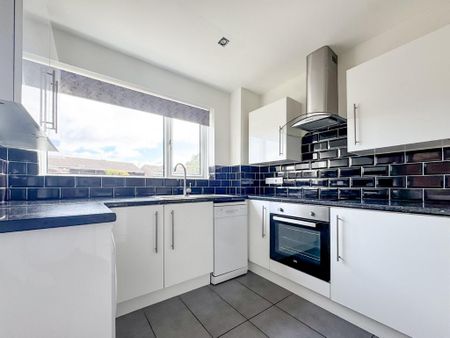 3 bedroom semi-detached house to rent - Photo 5