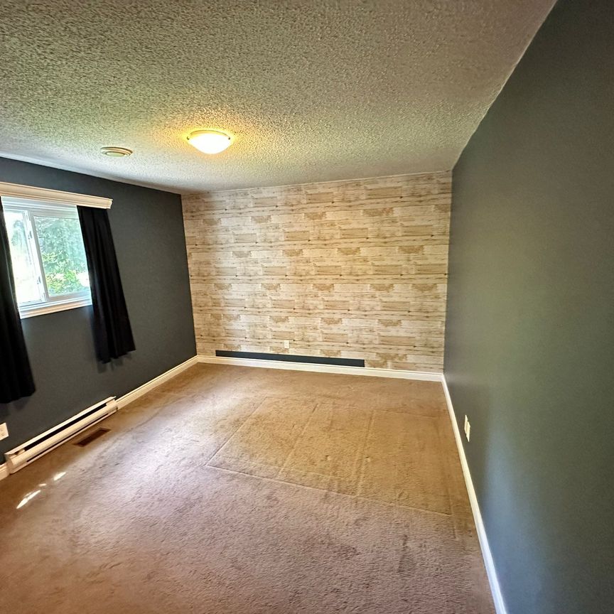 For Lease - 613 Perry Street Unit# Main, Whitby, Ontario - Photo 1