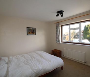 1 bedroom in a house share to rent - Photo 2