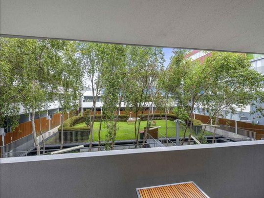 DELIGHTFUL ONE BEDROOM APARTMENT IN 'WAREHOUSE 5' - Photo 1