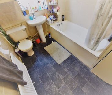 1 bedroom House Share in Harold View (House Share), Leeds - Photo 1