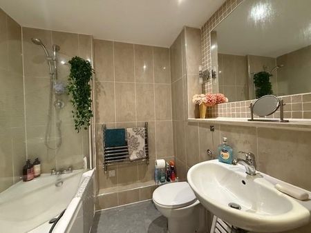 2 bedroom flat to rent - Photo 5