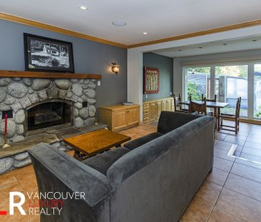 House in North Vancouver, BC - Photo 2