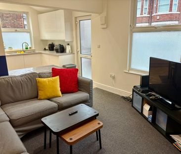 6 Bed Semi-Detached House, Lenton Boulevard, NG7 - Photo 2