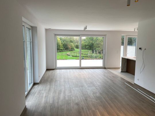 NIEUWBOUW prachtig afgewerkte 3-gevelwoning met grote tuin, ideaal gelegen in een rustige buurt en op 25min van centrum Leuven. - Foto 1