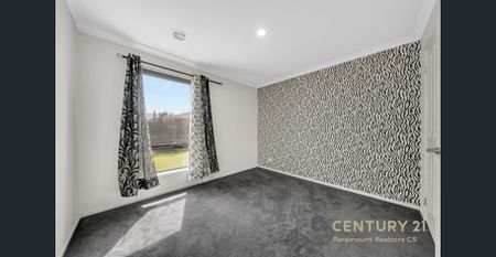 Modern Family Home with Premium Upgrades in a Prime Wyndham Vale Location - Photo 5