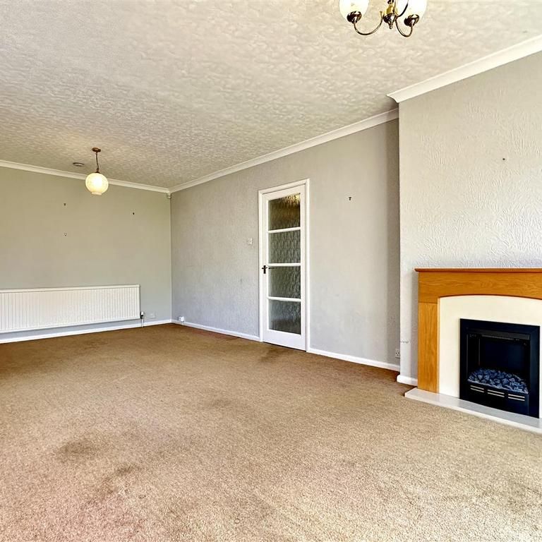 3 bedroom detached bungalow to rent - Photo 1