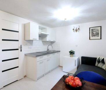 Umeblowana kawalerka w kameralnym budynku-Zacisze 17.5 m² - Photo 2