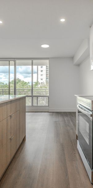 Large, Luxurious, Completely Renovated Large Two Bed Apartment in East York - Photo 1