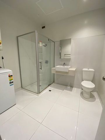 Large 1 bedroom unit, Central Queen Street, CBD - Photo 3