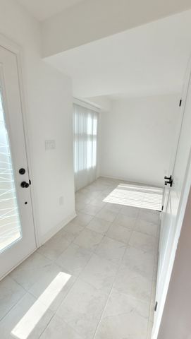 For Lease - 31 FAIRLANE Avenue, Barrie, Ontario - Photo 2