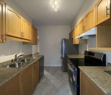 37 Mowat Avenue - Photo 6