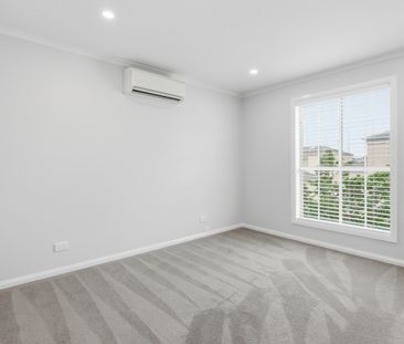 Stylish, Light-Filled Townhouse in Prime Patterson Lakes Location - Photo 3