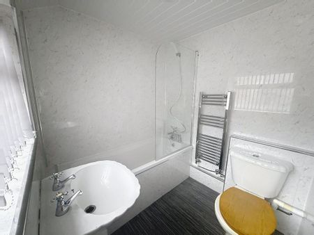 2 bedroom terraced house to rent - Photo 4