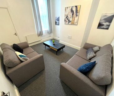 1 bedroom in a house share to rent - Photo 2