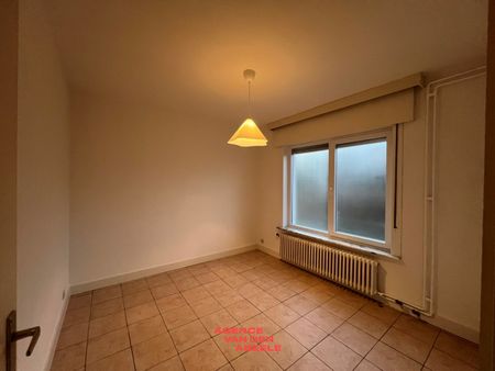 Gelijkvloers appartement met 2 slaapkamers nabij het centrum - Photo 3