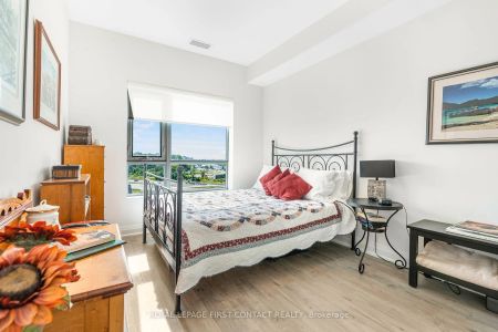 Condo Townhouse For Lease | S9055138 - Photo 2