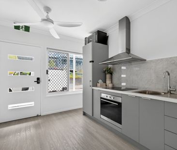 Near New- Modern, Fully Furnished Apartment – All Bills Included! - Photo 5